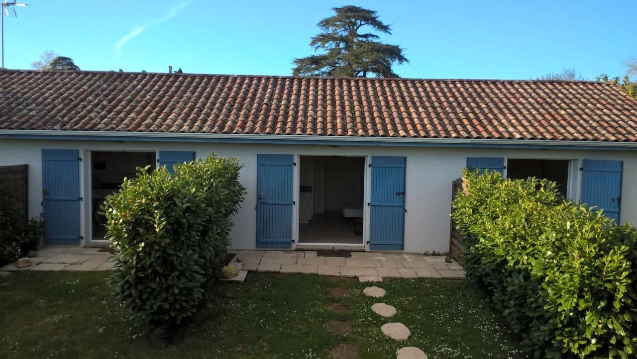 Gites Studioescos El Dos Bagian luar foto