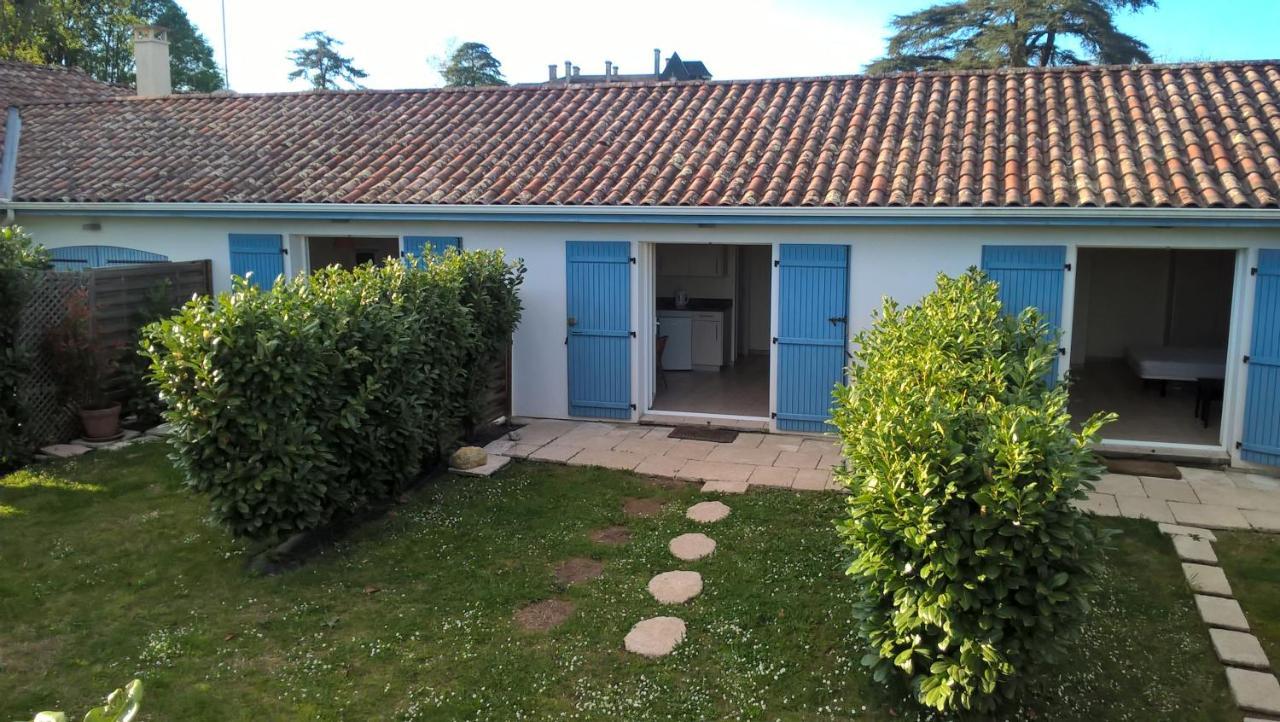 Gites Studioescos El Dos Bagian luar foto