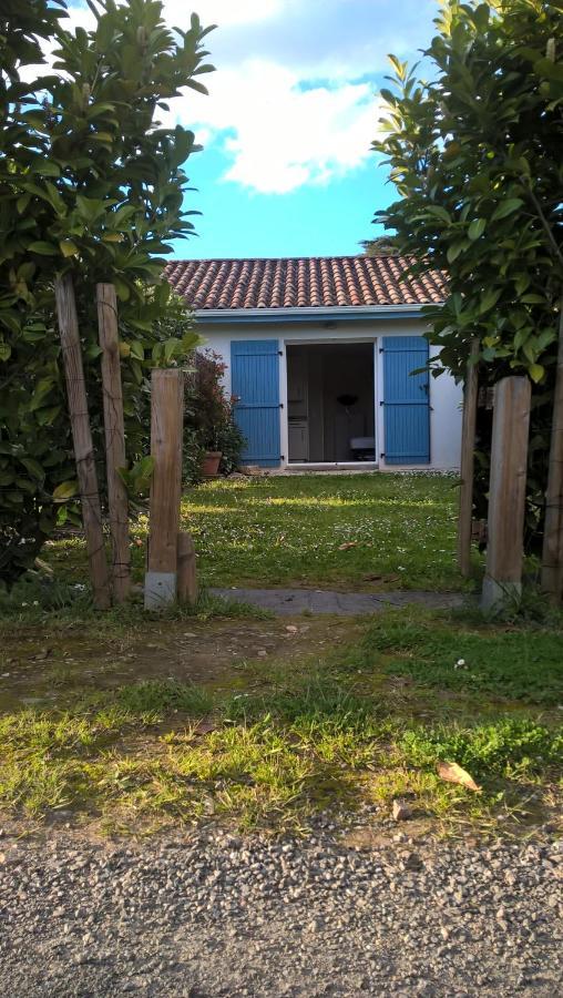 Gites Studioescos El Dos Bagian luar foto